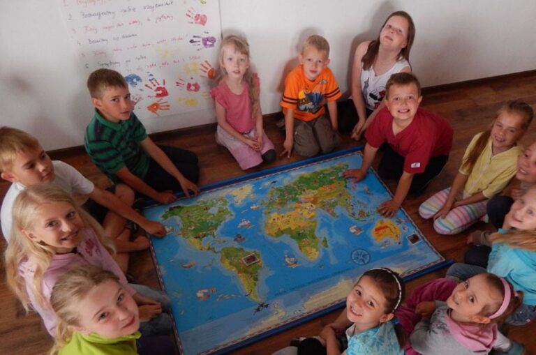 Tak poznaje świat – edukacja przez zabawę